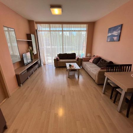Lovely Apartments In Imanta With Free Parking Riga Kültér fotó